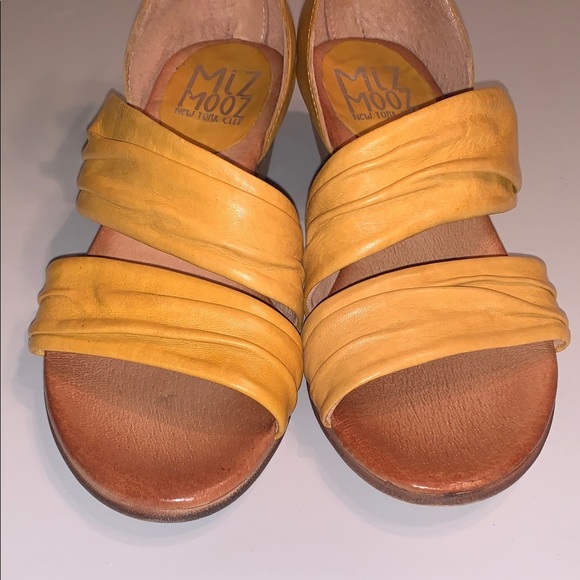Miz Mooz Cassie Women's Leather Mustard Yellow Ankle Strap Sandals 38 - Picture 4 of 16